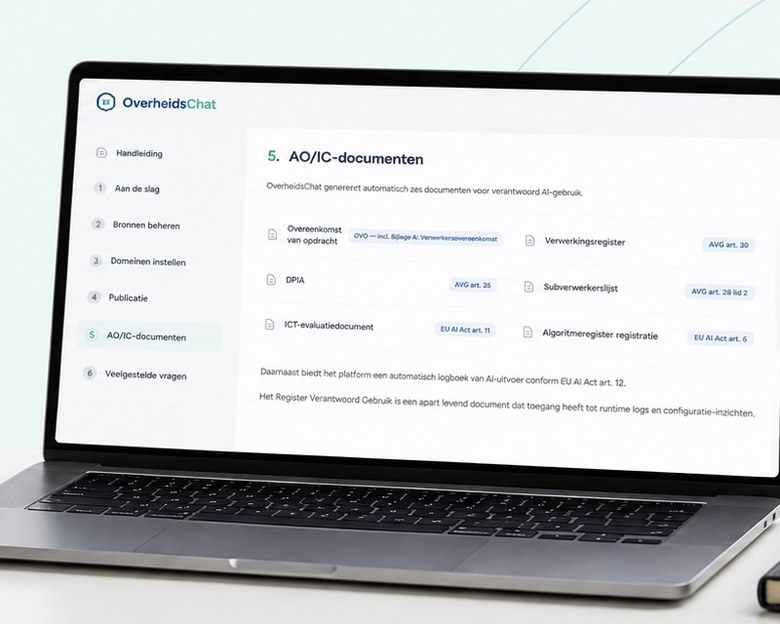 Laptop met het PubliekChat-beheerpaneel open op de AO/IC-documentensectie